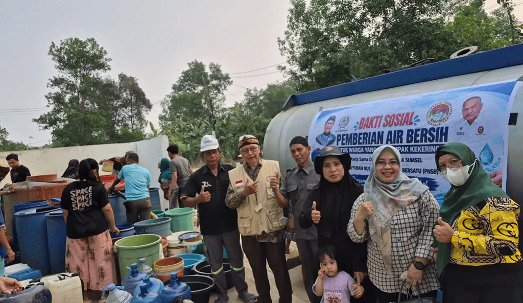 Pujakesuma Sumsel dan PNSB Salurkan Bantuan Air Bersih untuk Warga Talang Petai